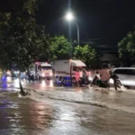 Puluhan Motor dan Mobil Mogok Usai Nekat Tembus Banjir di Cianjur